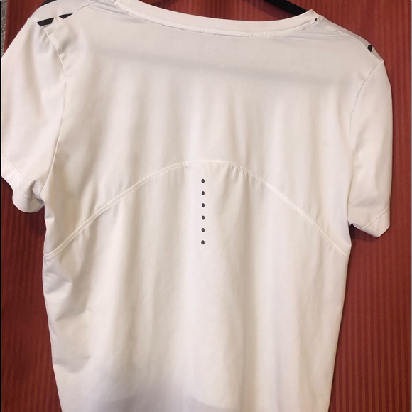 Cropped Nike Running Shirt - Picture 2 of 3